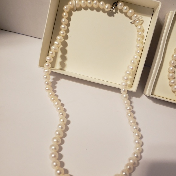 BNWT Sterling and Freshwater Pearl Set - Picture 3 of 4